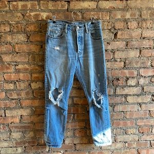 Levi Distressed 501